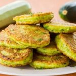 Tortitas de calabacín: ligereza que se despliega lentamente